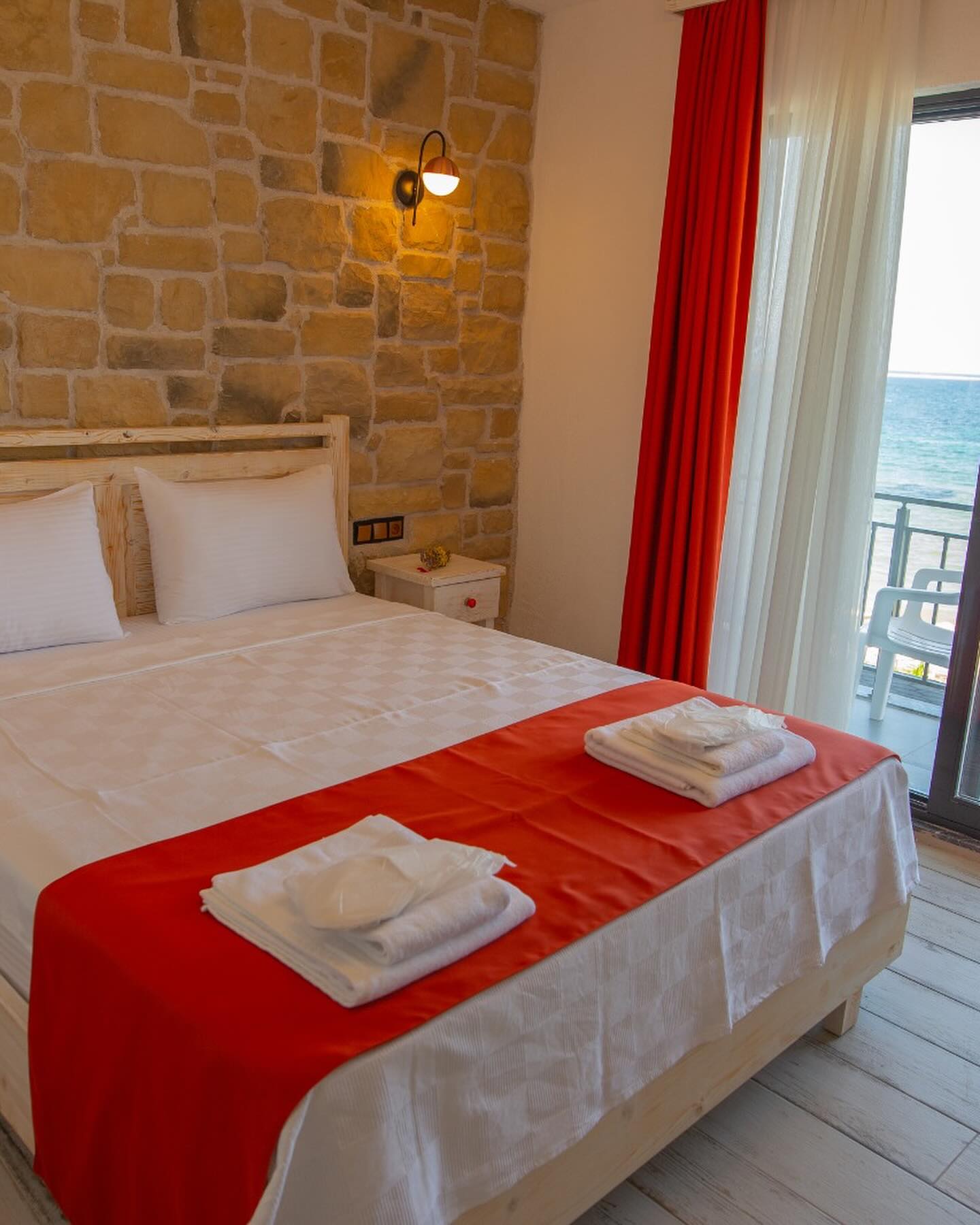 Neo Beach Cunda Hotel Suit Oda