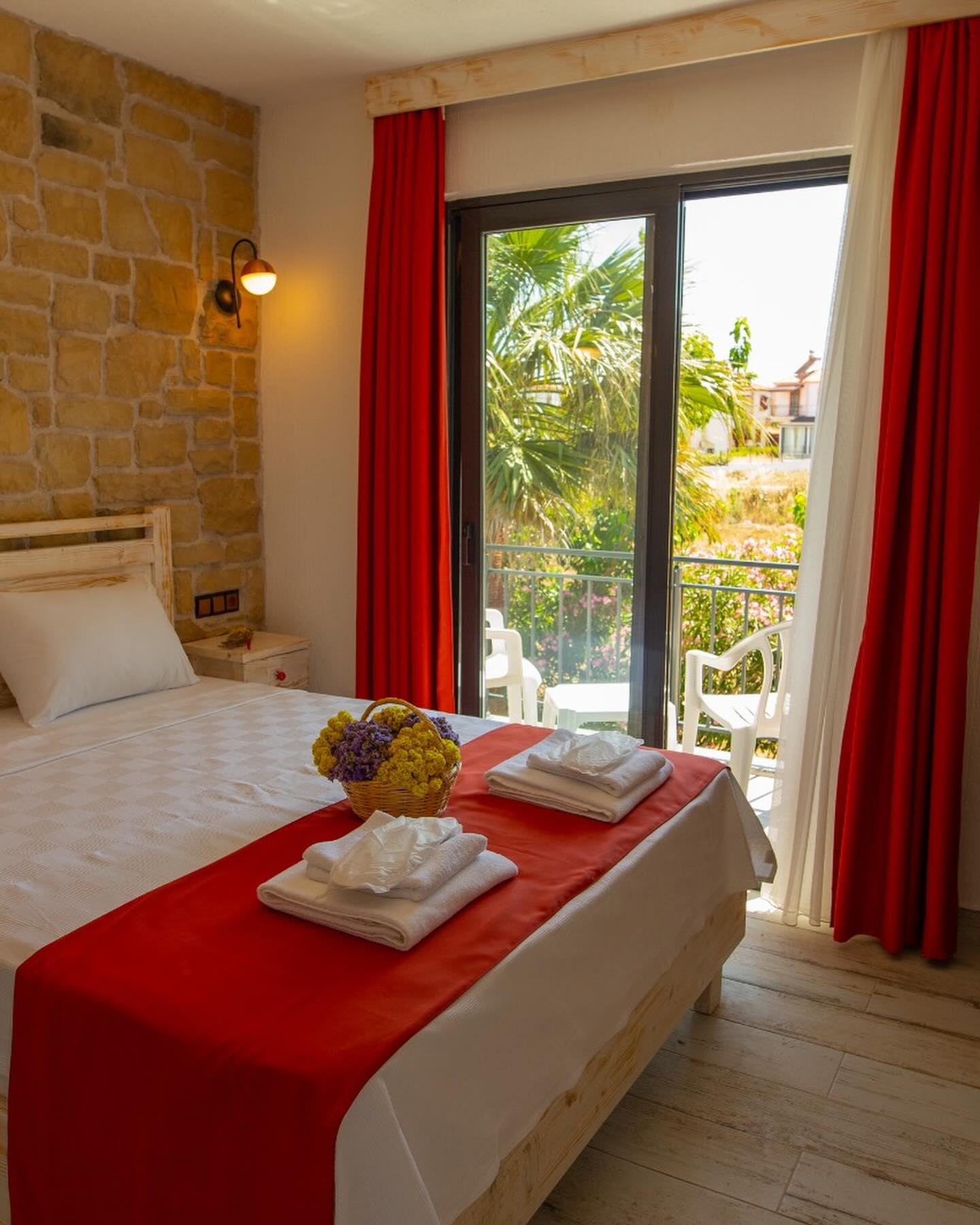 Neo Beach Cunda Hotel Deluxe Havuz & Kara Manzaralı Oda